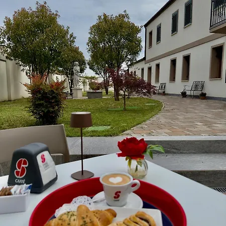 Carducci Bed & Breakfast 4*