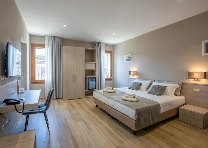 Carducci コマッキオ